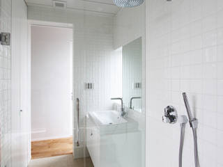 デッキと繋がった浴室のある家, FCD FCD Ванная комната в стиле модерн