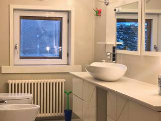 Un bagno su misura - Custom bathroom, Designmad Designmad Ванная комната в стиле модерн