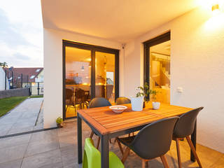 Neubau eines Einfamilienhauses, STRICK Architekten + Ingenieure STRICK Architekten + Ingenieure Moderner Balkon, Veranda & Terrasse