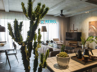 Living room in apartment 3 BHK , Rebel Designs Rebel Designs モダンデザインの リビング 木 木目調