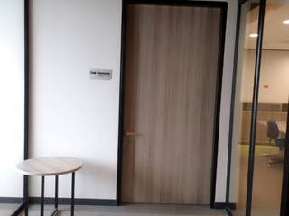 Puertas Fincomercio, QBICUS SAS QBICUS SAS Doors