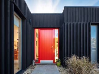 Black House, Adrian James Architects Adrian James Architects Casa unifamiliare Legno Effetto legno