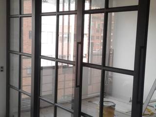 Apartamento Usaquén , CASA DINAMICA | Arquitectos de Interiores | Bogotá CASA DINAMICA | Arquitectos de Interiores | Bogotá Окна и двери в стиле модерн Железо / Сталь