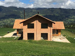 Casa Río Frio , CASA DINAMICA | Arquitectos de Interiores | Bogotá CASA DINAMICA | Arquitectos de Interiores | Bogotá Загородные дома Кирпичи