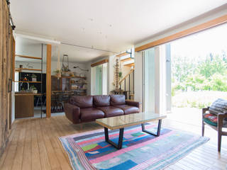 土間キッチンの家 house_in_nishiyama, タイラヤスヒロ建築設計事務所 タイラヤスヒロ建築設計事務所 Industrial style living room