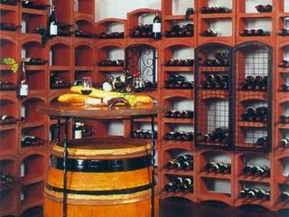 Proposte arredo cantina con portabottiglie in pietra Bloc Cellier, ShoWine ShoWine Rustic style wine cellar Stone