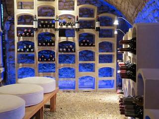 Proposte arredo cantina con portabottiglie in pietra Bloc Cellier, ShoWine ShoWine ラスティックデザインの ワインセラー 石