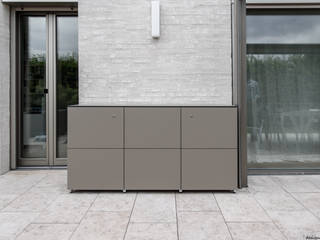 wetterfester Balkonschrank in Stuttgart, design@garten GmbH & Co. KG design@garten GmbH & Co. KG Modern Terrace Wood-Plastic Composite