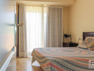 Decoración de apartamento en Marbella, Ares Arquitectura Interiorismo Ares Arquitectura Interiorismo Kamar Tidur Gaya Mediteran