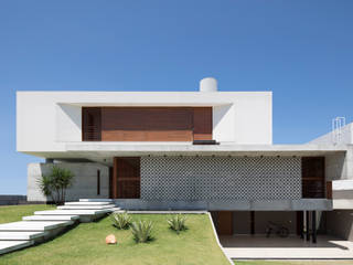 Casa IF, Martins Lucena Arquitetos Martins Lucena Arquitetos Minimalist house