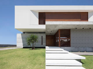 Casa IF, Martins Lucena Arquitetos Martins Lucena Arquitetos บ้านและที่อยู่อาศัย