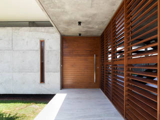 Casa IF, Martins Lucena Arquitetos Martins Lucena Arquitetos Doors