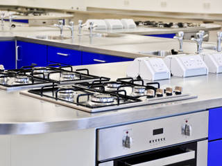Studley High School Food Tech Room, DSM Stainless Products DSM Stainless Products Cozinhas modernas Metal
