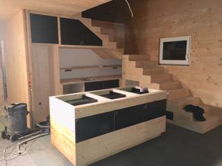 Treppenkonstruktion mit integrierter Küche und Kücheninsel, higloss-design.de - Ihr Küchenhersteller higloss-design.de - Ihr Küchenhersteller Built-in kitchens لکڑی Wood effect