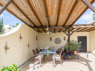 Home Staging y Fotografía en Villa Aura, Home & Haus | Home Staging & Fotografía Home & Haus | Home Staging & Fotografía Mediterranean style balcony, porch & terrace