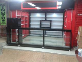 ESTANTERIA ENCHAPADA, KITCHEN & FORNITURE KITCHEN & FORNITURE Espacios comerciales Madera Acabado en madera