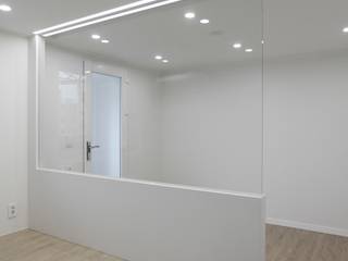 Quartos minimalistas por 홍예디자인