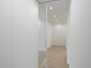 Corredores e halls de entrada  por 홍예디자인