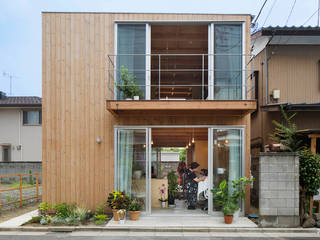 木箱の家, すずき／suzuki architects （一級建築士事務所すずき） すずき／suzuki architects （一級建築士事務所すずき） Nhà gia đình Gỗ Wood effect