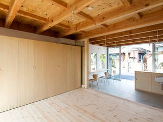 木箱の家, すずき／suzuki architects （一級建築士事務所すずき） すずき／suzuki architects （一級建築士事務所すずき） Floors Wood Wood effect