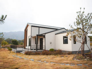 제천전원주택, 8sky design 8sky design Casas minimalistas Madeira Acabamento em madeira