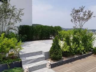 펜트하우스조경, (주)정원디자인더숲 (주)정원디자인더숲 Modern garden