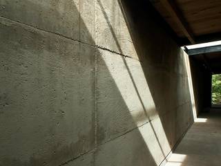 CASA DEL BOSQUE / Tepoztlán Mor., Talle A / Arquitectos Talle A / Arquitectos Minimalist corridor, hallway & stairs