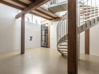 Longhouse, Boon architecten Boon architecten Modern corridor, hallway & stairs Solid Wood Multicolored