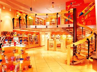 Showroom Interiors at Delhi, Ludhiana & other city, ARC INDUSTRIES Interior Design ARC INDUSTRIES Interior Design Suelos