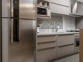 Mobiliário sob medida apartamento jovem, Guaritá Móveis Planejados Guaritá Móveis Planejados Modern kitchen MDF
