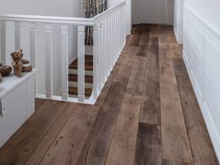 Oude Frans eiken vloer ook wel kasteelvloer genoemd., Wood! by Vorselaars Wood! by Vorselaars Country style corridor, hallway& stairs لکڑی Wood effect