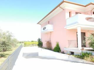 SI VENDE: Villa a schiera con tre camere da letto , CASA ITALIA Agenzia Immobiliare CASA ITALIA Agenzia Immobiliare Terrace house