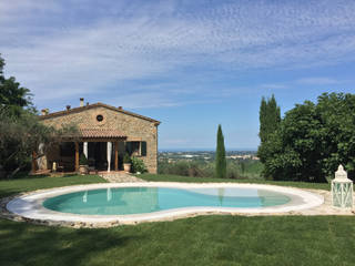 Piscina, rivestimento in microcemento, RIMPER SAS di Galli Adriano e C. RIMPER SAS di Galli Adriano e C. Classic style pool Concrete