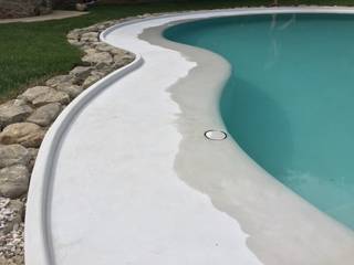 Piscina, rivestimento in microcemento, RIMPER SAS di Galli Adriano e C. RIMPER SAS di Galli Adriano e C. Piscinas de estilo clásico Concreto