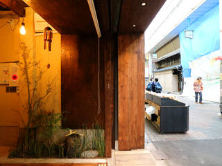 GUEST HOUSE とろとろ 空堀商店街, INTERIOR BOOKWORM CAFE INTERIOR BOOKWORM CAFE Gewerbeflächen Holz Holznachbildung