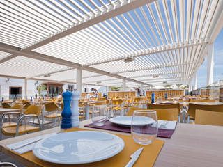 Pérgola bioclimática en terraza de restaurante mediterráneo en la Marina Alta, Saxun Saxun Ruang Komersial