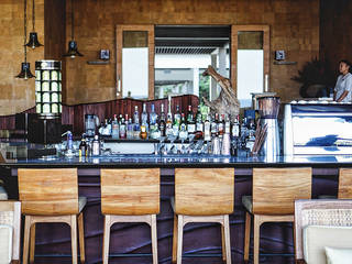 Ritz Carlton Bali, custom chairs, lounge and bar area, Sweden studio Sweden studio Ruang Penyimpanan Wine/Anggur Tropis Kayu Wood effect