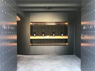 Tienda de cava, m2 STUDIO m2 STUDIO مساحات تجارية MDF