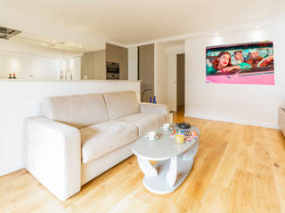 Une rénovation graphique et dynamique !, Casavog Casavog Living room Solid Wood Multicolored