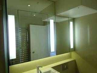 Bespoke mirror lighting , Ion Glass Ion Glass Baños de estilo moderno Vidrio
