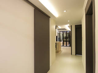 중원구 성남동 현대아파트인테리어 20평, DESIGNCOLORS DESIGNCOLORS Modern corridor, hallway & stairs