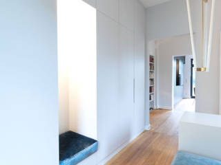 Haus Umbau und Umstrukturierung, iD Architektur iD Studio iD Architektur iD Studio Modern corridor, hallway & stairs Wood Wood effect
