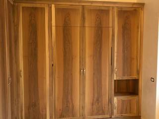 Armadi in legno su misura Milano, Falegnameria su misura Falegnameria su misura Classic style bedroom Wood Wood effect