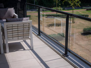 Luxe dakterras van keramische tegels, Exclusieve Dakterrassen Exclusieve Dakterrassen Balcones y terrazas de estilo moderno Cerámico