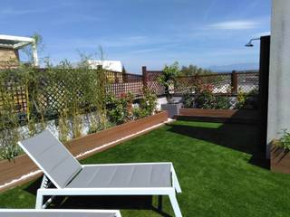 Rehabilitación de terraza en una casa de Madrid, La Patioteca La Patioteca モダンデザインの テラス