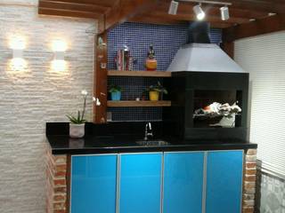 Área de churrasqueira em Porto Alegre, Rita Corrassa - design de interiores Rita Corrassa - design de interiores Habitações multifamiliares Vidro Azul