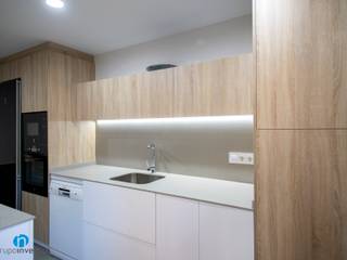 Reforma de cocina en calle Bilbao, Grupo Inventia Grupo Inventia Built-in kitchens Wood-Plastic Composite