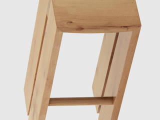 2.02 Bar stool, AYLE AYLE Casas de estilo minimalista Madera maciza Multicolor