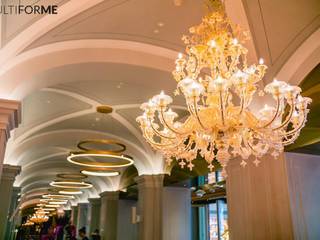 Corridor with chandeliers and vaulted ceiling MULTIFORME® lighting Commercial spaces ホテル