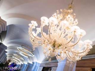 Corridor with chandeliers and vaulted ceiling MULTIFORME® lighting Espacios comerciales Hoteles